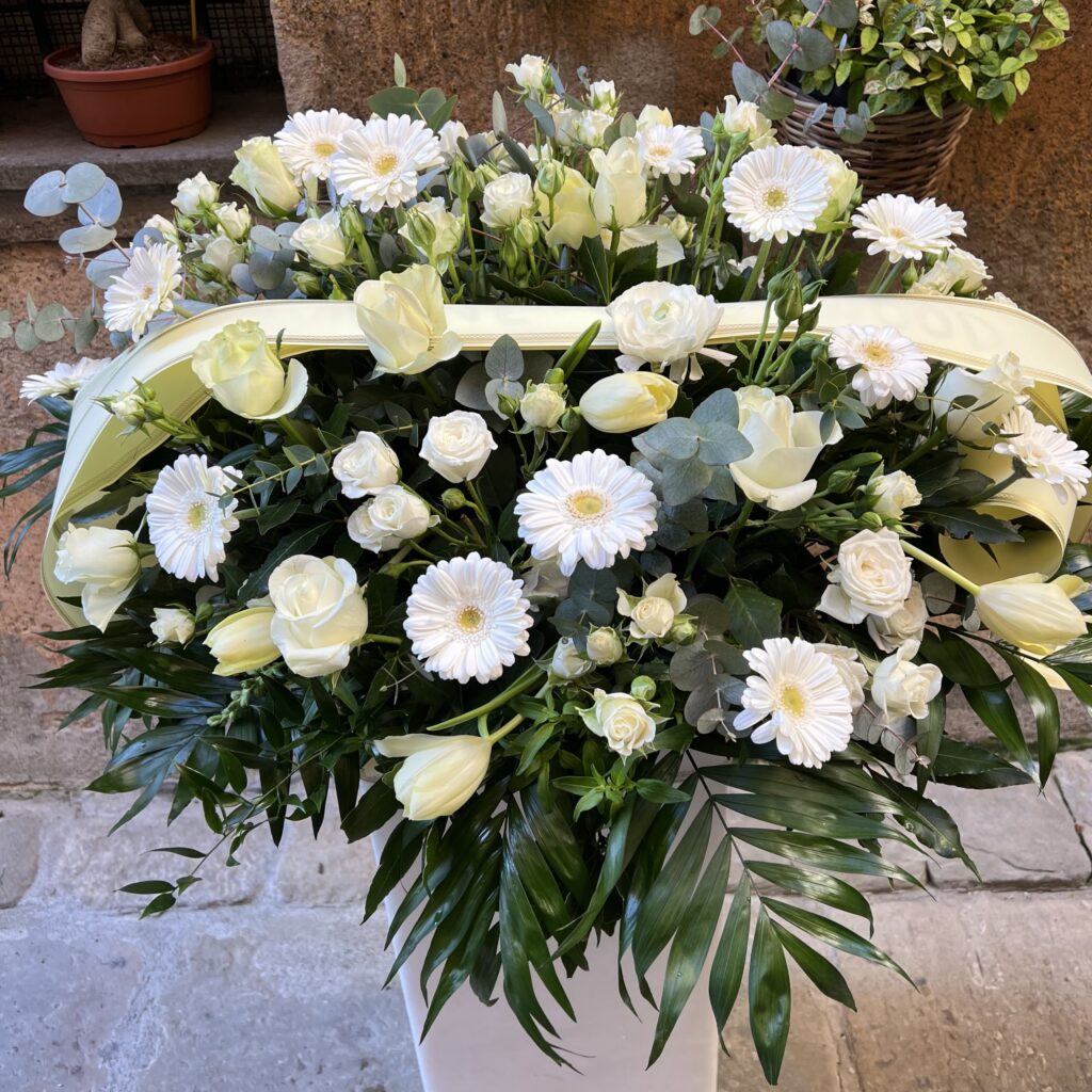 Cuscino funebre dai toni chiari